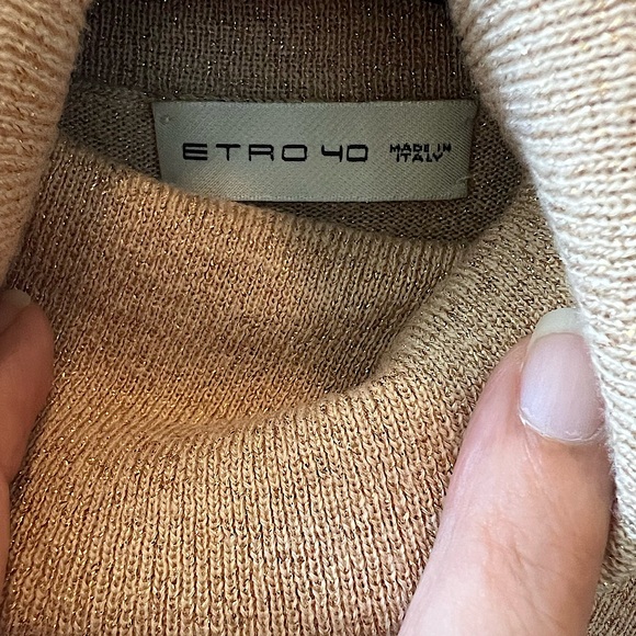 ETRO GOLD METALLIC WOOL KNIT GOSSAMER TURTLENECK! Made in Italy!
Size 40 (US 4) - Picture 2 of 6